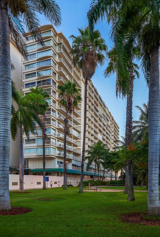 Castle Waikiki Shore Aparthotel 3*