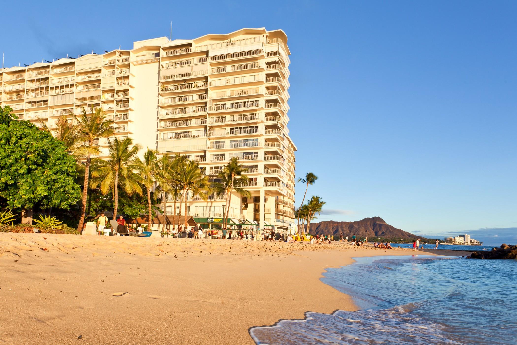 Castle Waikiki Shore Aparthotel 3*